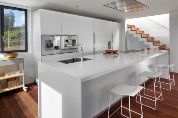Spacious and Minimalist Kitchen Design